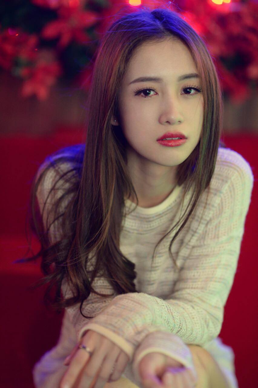 《年轻女教师》在线观看